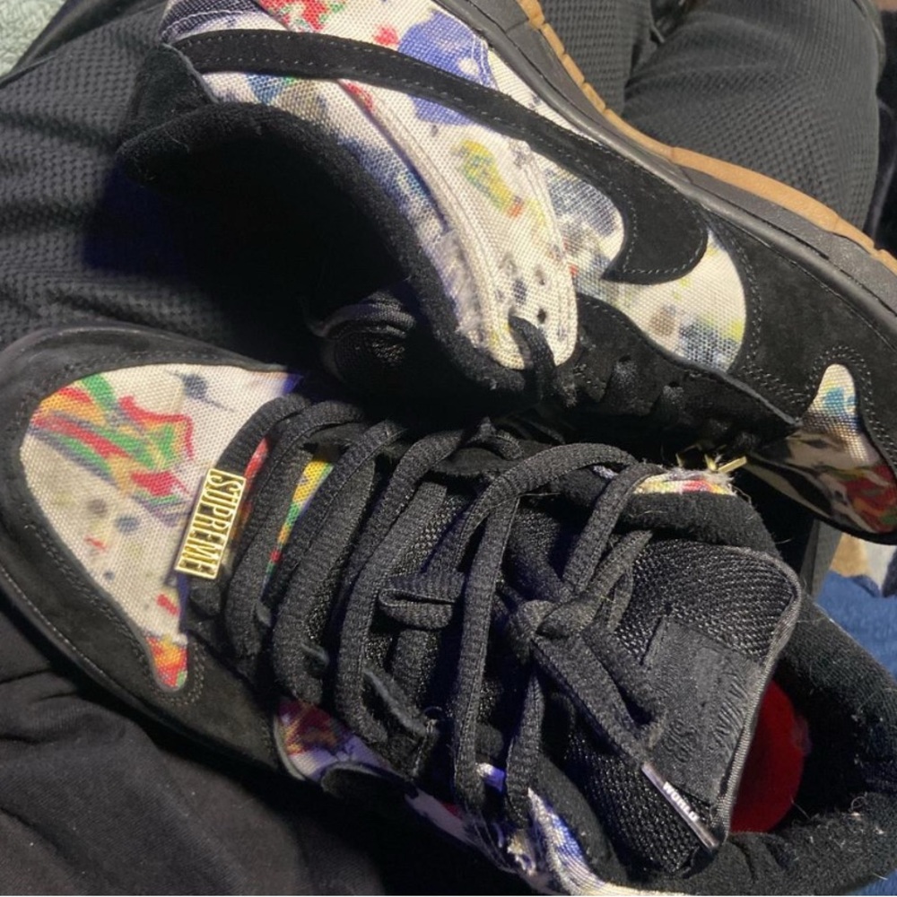 Supreme dunks